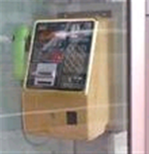 金色の公衆電話