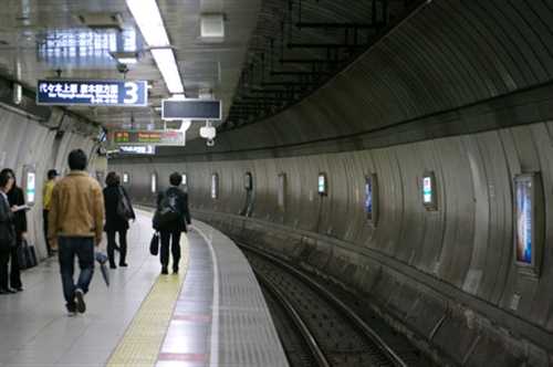 ���c���j�V�F���^�[��